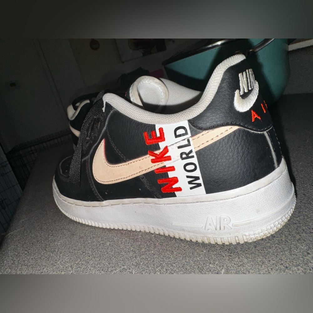 Nike Air Force 1 Low '07 LV8 size 6Y